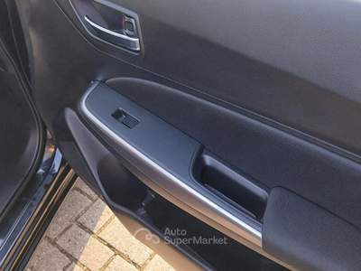 Suzuki Swift 1.2 Style Smart Hybrid Nero usata Campobello di Mazara