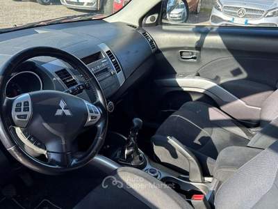 Mitsubishi Outlander Outlander II 2007 2.2 di-d Instyle 7posti Rosso usata Romagnano Sesia
