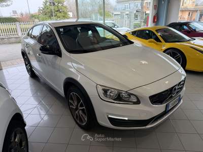 Volvo S60 Cross Country S60 Cross Country 2.0 d3 Momentum geartronic Bianco usata Romagnano Sesia