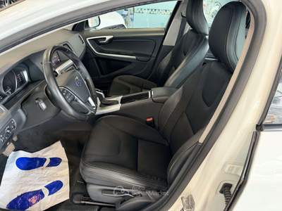 Volvo S60 Cross Country S60 Cross Country 2.0 d3 Momentum geartronic Bianco usata Romagnano Sesia