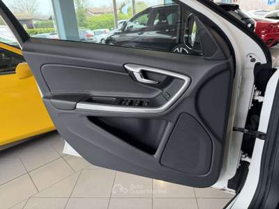 Volvo S60 Cross Country S60 Cross Country 2.0 d3 Momentum geartronic Bianco usata Romagnano Sesia