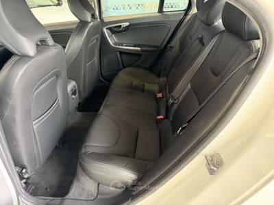 Volvo S60 Cross Country S60 Cross Country 2.0 d3 Momentum geartronic Bianco usata Romagnano Sesia