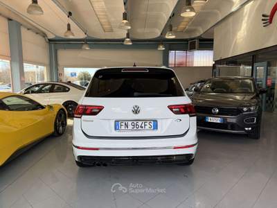 Volkswagen Tiguan Tiguan  1.4 tsi Sport 125cv R line Bianco usata Romagnano Sesia
