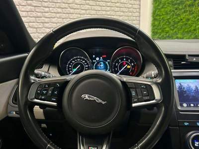Jaguar E-Pace 2.0i4R-DynamicAwd 249cv PROMO DICEMBRE 2025€445 Rosso usata Terni
