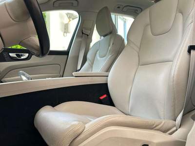 Volvo XC60 2.0b4MomentumProAwd autoPROMO DICEMBRE 2025€349 Beige usata Terni