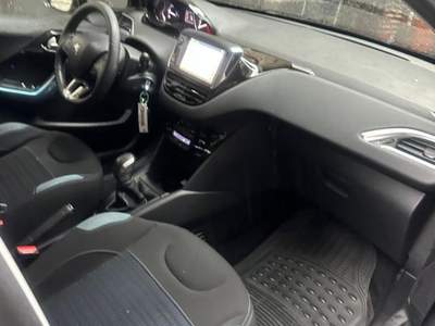Peugeot 208 1.4 8V HDi 68CV 5p. Access Beige usata Napoli