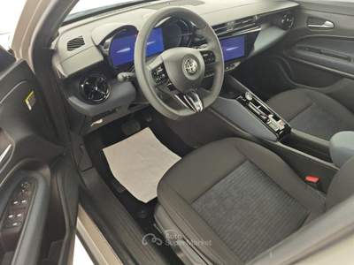 Alfa Romeo Junior 1.2 145 CV Hybrid eDCT6 Beige usata Capua
