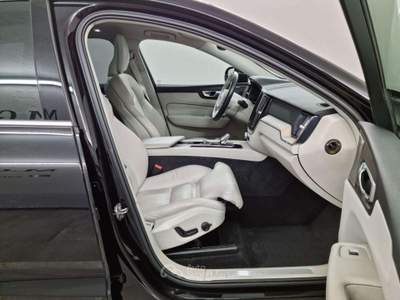 Volvo XC60 B5 (d) AWD Geartronic Momentum Pro Nero usata Erba