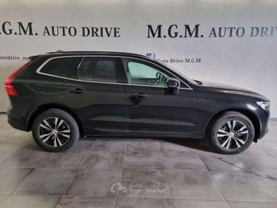 Volvo XC60 B5 (d) AWD Geartronic Momentum Pro Nero usata Erba