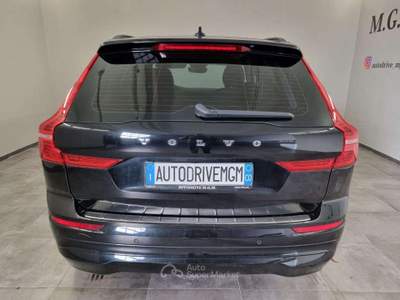 Volvo XC60 B5 (d) AWD Geartronic Momentum Pro Nero usata Erba