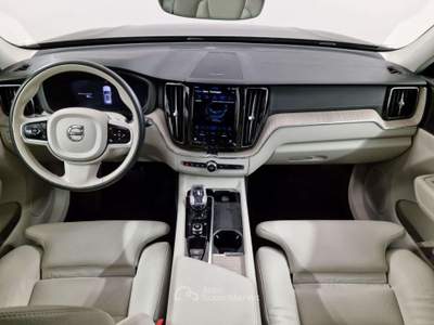 Volvo XC60 B5 (d) AWD Geartronic Momentum Pro Nero usata Erba