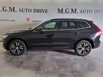 Volvo XC60 B5 (d) AWD Geartronic Momentum Pro Nero usata Erba