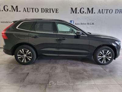 Volvo XC60 B5 (d) AWD Geartronic Momentum Pro Nero usata Erba