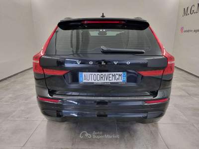 Volvo XC60 B5 (d) AWD Geartronic Momentum Pro Nero usata Erba