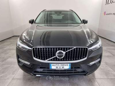 Volvo XC60 B5 (d) AWD Geartronic Momentum Pro Nero usata Erba
