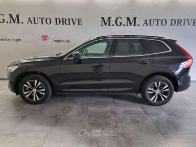 Volvo XC60 B5 (d) AWD Geartronic Momentum Pro Nero usata Erba