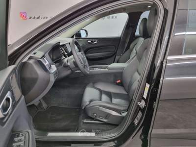 Volvo XC60 B5 (d) AWD Geartronic Momentum Pro Nero usata Erba