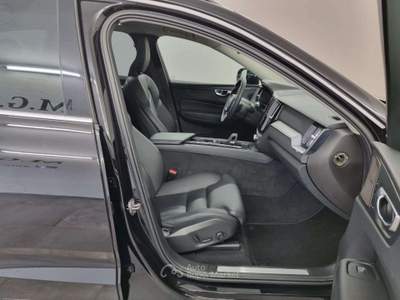 Volvo XC60 B5 (d) AWD Geartronic Momentum Pro Nero usata Erba