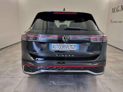 Volkswagen Tiguan 2.0 TDI 150 CV DSG R-Line Nero usata Erba