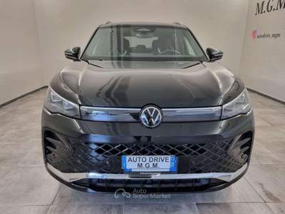 Volkswagen Tiguan 2.0 TDI 150 CV DSG R-Line Nero usata Erba