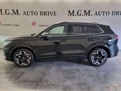 Volkswagen Tiguan 2.0 TDI 150 CV DSG R-Line Nero usata Erba