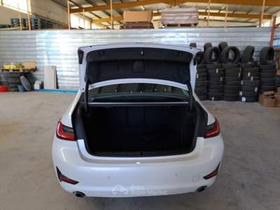 BMW Serie 3 318d BMW SERIE 3 318D 48V BUSINESS ADVANTAGE AUTO 4 PORTE BERLINA usata Pozzuoli