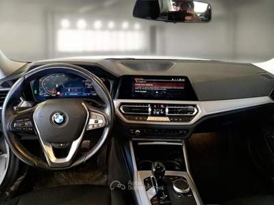 BMW Serie 3 318d BMW SERIE 3 318D 48V BUSINESS ADVANTAGE AUTO 4 PORTE BERLINA usata Pozzuoli