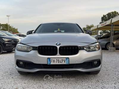 BMW Serie 3 318d 318 318d Touring Business Advantage aut. Argento usata Massarosa
