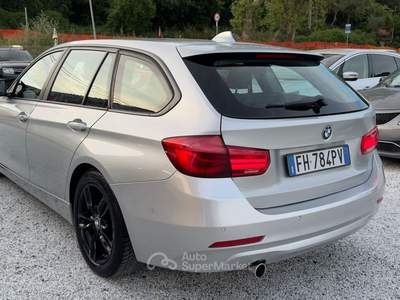 BMW Serie 3 318d 318 318d Touring Business Advantage aut. Argento usata Massarosa