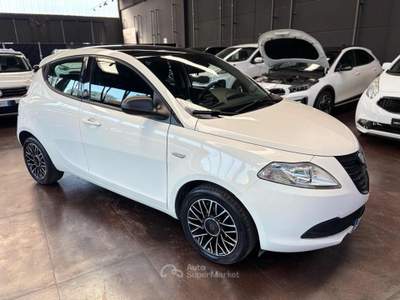 Lancia Ypsilon 1.2 69 CV 5 porte S&S S Momodesign Bianco usata Pesaro