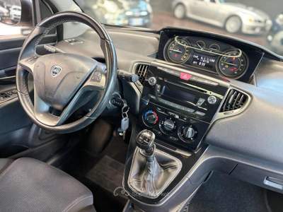 Lancia Ypsilon 1.2 69 CV 5 porte S&S S Momodesign Bianco usata Pesaro