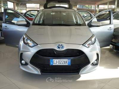 Toyota Yaris 1.5 Hybrid 5 porte Active Argento usata San Vito dei Normanni