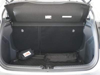 Toyota Yaris 1.5 Hybrid 5 porte Active Argento usata San Vito dei Normanni