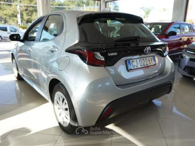 Toyota Yaris 1.5 Hybrid 5 porte Active Argento usata San Vito dei Normanni