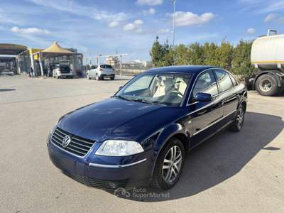 Volkswagen Passat /130 CV cat Highline 1 PROPRIETARIO Blu/Azzurro usata Gravina in Puglia