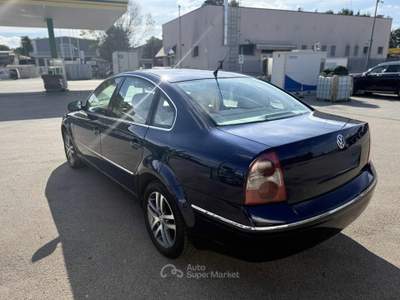 Volkswagen Passat /130 CV cat Highline 1 PROPRIETARIO Blu/Azzurro usata Gravina in Puglia
