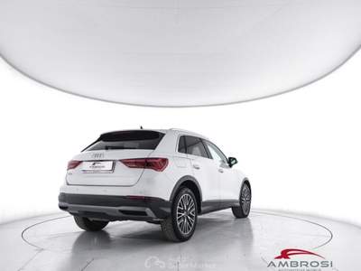 Audi Q3 35 2.0 tdi Business Advanced s-tronic Bianco usata Corciano