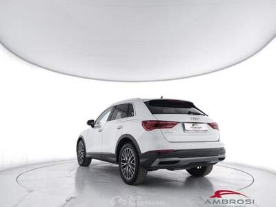 Audi Q3 35 2.0 tdi Business Advanced s-tronic Bianco usata Corciano