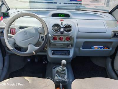 Renault Twingo totalmente tagliandata nessunn lavoro da fare anche revisionata Nero usata Messina