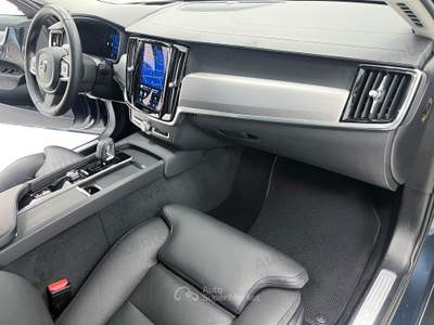 Volvo V90 Cross Country B4 (d) 197CV AWD AUT ULTIMATE Blu/Azzurro usata Bassano del Grappa
