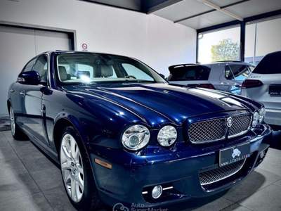 Jaguar XJ 2.7d V6 207CV Sovereign Blu/Azzurro usata Napoli
