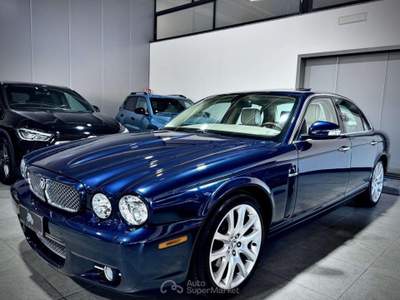Jaguar XJ 2.7d V6 207CV Sovereign Blu/Azzurro usata Napoli