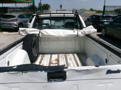 Fiat Strada 1.9 DIESEL PICK-UP 110000 KM CARROZZERIA COME DA FOTO Bianco usata Giugliano in Campania