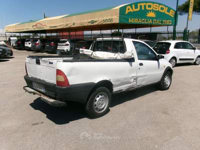 Fiat Strada 1.9 DIESEL PICK-UP 110000 KM CARROZZERIA COME DA FOTO Bianco usata Giugliano in Campania