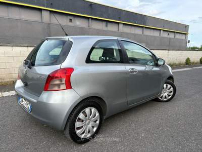 Toyota Yaris Sol 3porte ok neopatentati usata Cascina