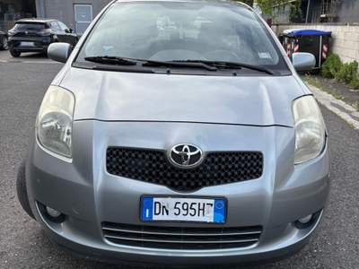 Toyota Yaris Sol 3porte ok neopatentati usata Cascina