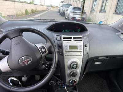 Toyota Yaris Sol 3porte ok neopatentati usata Cascina