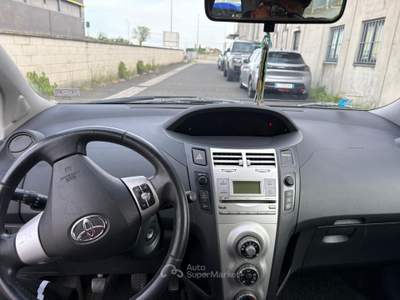 Toyota Yaris Sol 3porte ok neopatentati usata Cascina