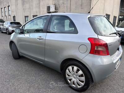 Toyota Yaris Sol 3porte ok neopatentati usata Cascina