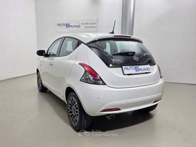 Lancia Ypsilon Ypsilon 1.0 firefly hybrid Alberta Ferretti s&s 70cv Bianco usata Bruino